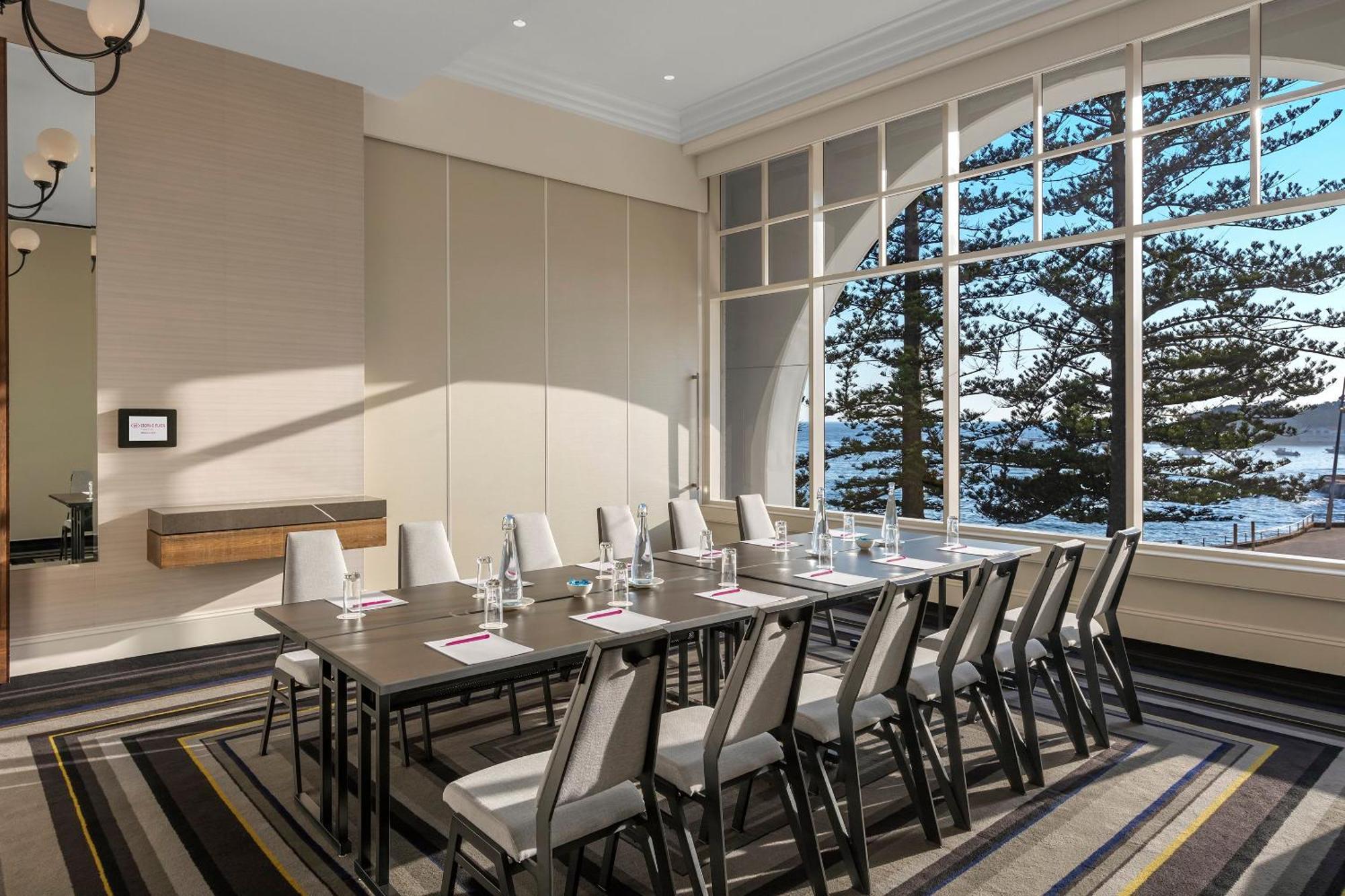 Hotel Crowne Plaza Pacific By Ihg 4*