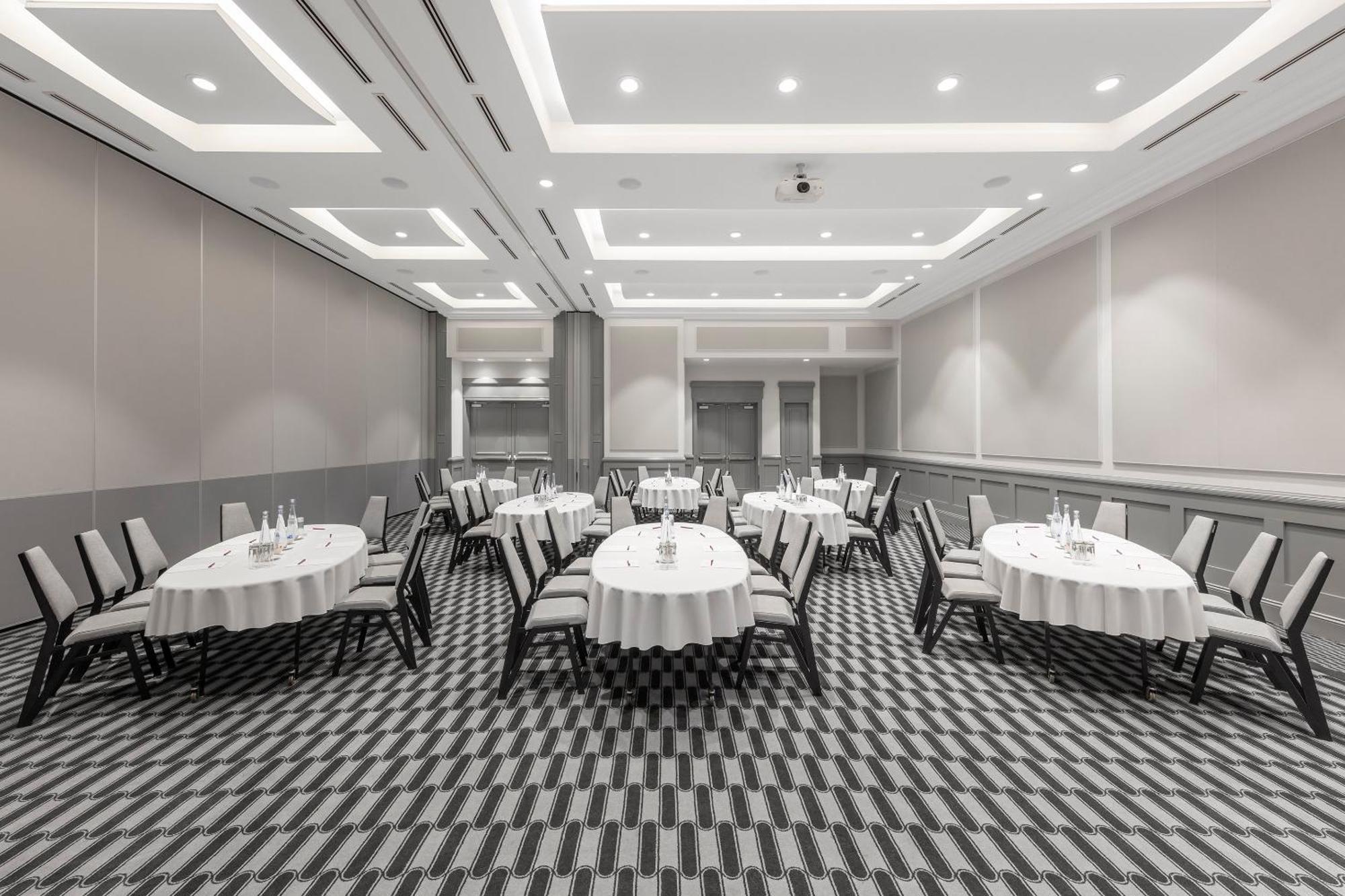 Hotel Crowne Plaza Pacific By Ihg 4*